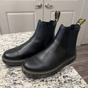 Women’s Dr Martens air walk size 8